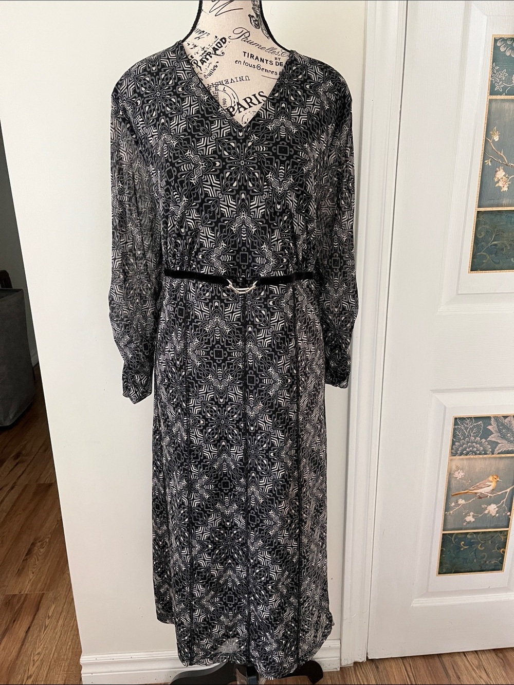 Women's Black Printed V-Neck Long Sleeve Dress with Belt